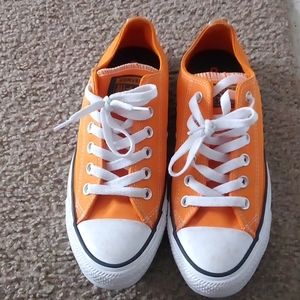 Converse orange